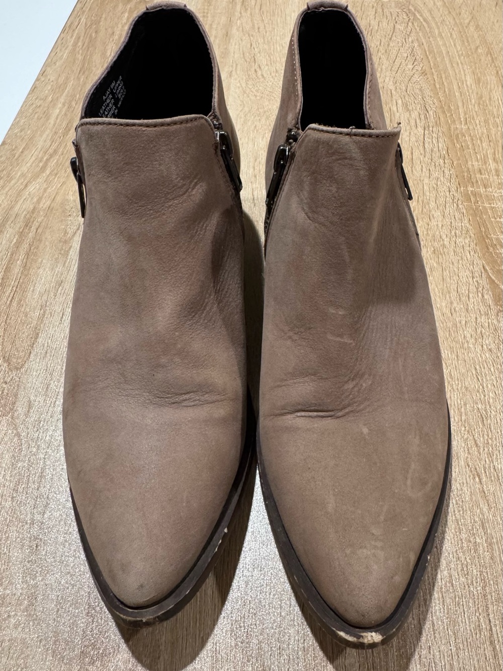 Steve Madden Women’s tan leather ankle boot size 9